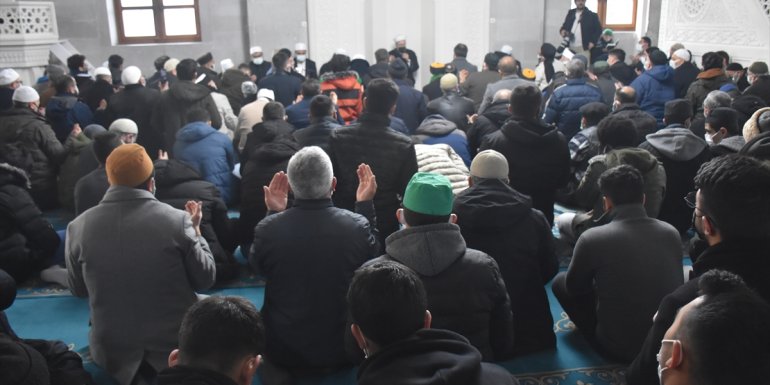 Diyanet İşleri Başkanı Erbaş, Sarıkamış şehitleri için okunan hatimlerin duasını yaptı