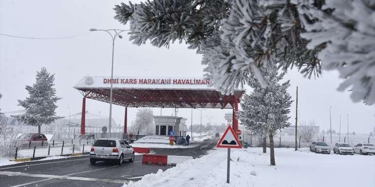 Kars ile Iğdır'da hava ulaşımına kar ve sis engeli
