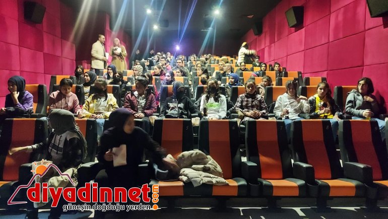 Kaymakam Balcı öğrencilerle sinemada buluştu3