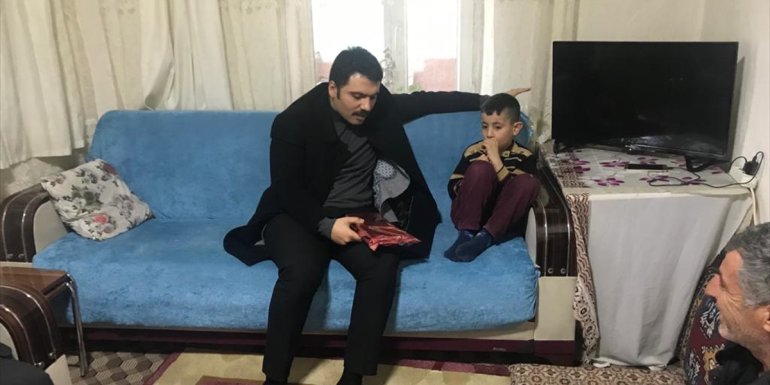 Kuluncak Kaymakamı Gilan'dan köpek saldırısı sonucu yaralanan çocuğa ziyaret