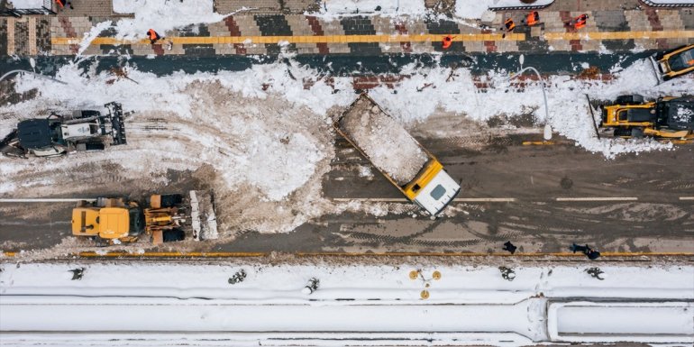 Malatya'da kar nedeniyle 24 mahallenin yolu kapandı