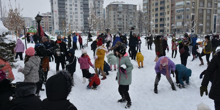 Malatya'da "Kartopu ve Kardan Adam Şenlikleri" düzenlendi