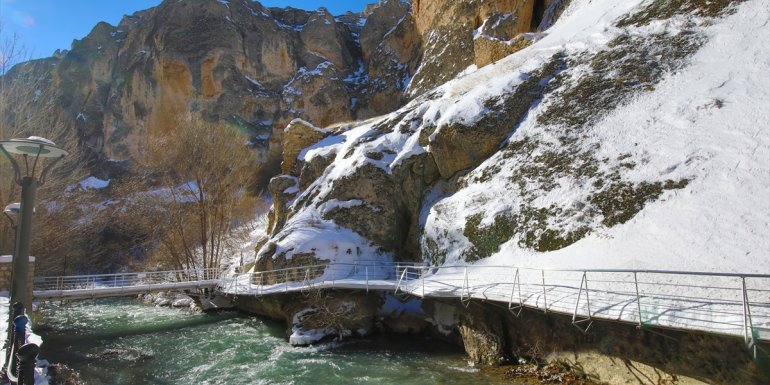 Tohma Kanyonu kar yağışıyla beyaza büründü