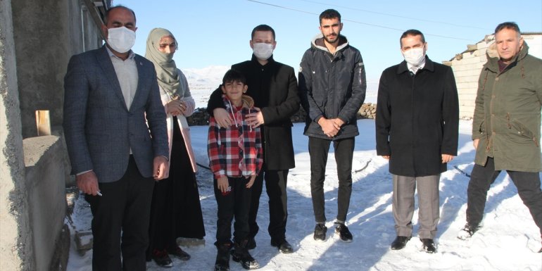 Malazgirt Kaymakamı Demirer, ev ziyaretlerini sürdürüyor