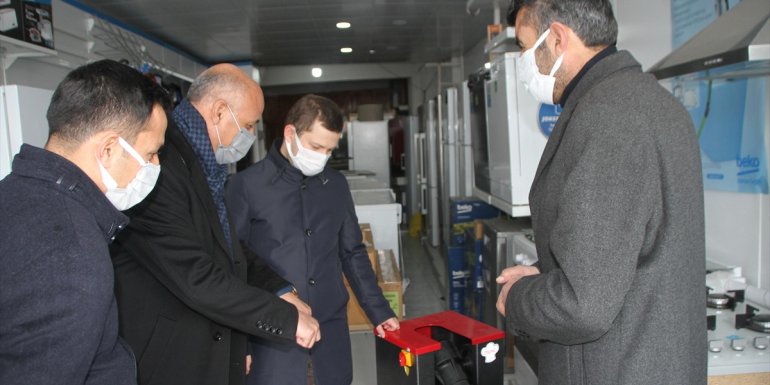 Malazgirt Kaymakamı Yaşar ve Belediye Başkanı Altın'dan esnaf ziyareti