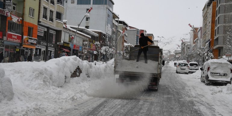 Muş'ta karla mücadele çalışmaları devam ediyor