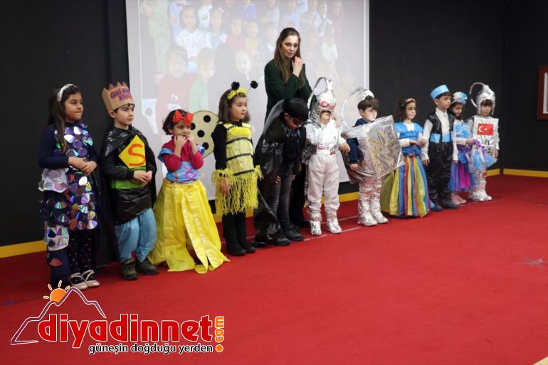 malzemelerden defile için düzenlediler yapıp dikkati Atık