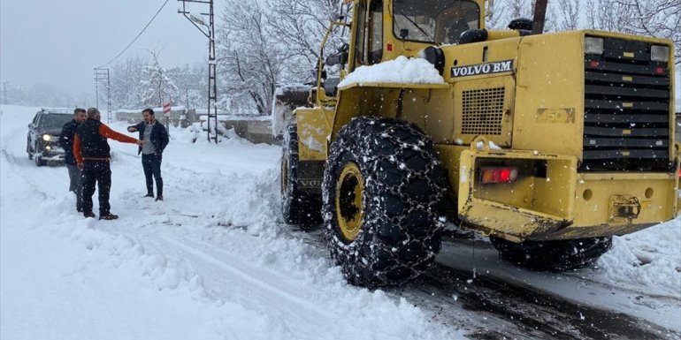 Tatvan'da karla mücadele çalışması başlatıldı