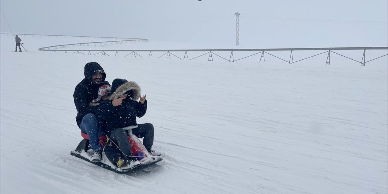 Tunceli'deki Ovacık Kayak Merkezi'nde sezon açıldı