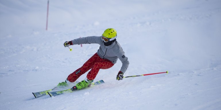 TUNCELİ - Kayakçılar milli forma hedefiyle Ovacık Kayak Merkezi