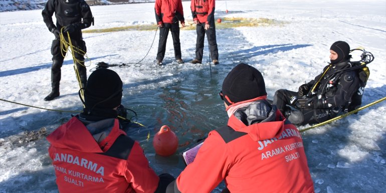 "Umut" ve "nefes" olmak için su altında yoğun mesai yapan tim: SAK