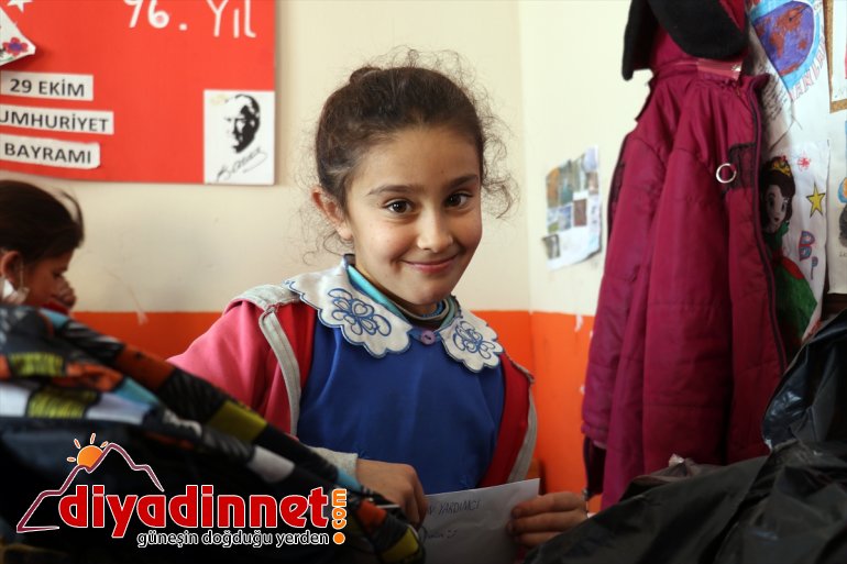 Üniversitelilerin harçlıklarıyla aldığı kışlık kıyafetler Ağrı