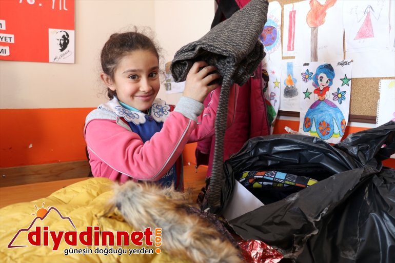 Üniversitelilerin harçlıklarıyla aldığı kışlık kıyafetler Ağrı