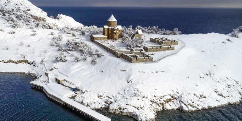 VAN - Akdamar Adası kar yağışıyla beyaza büründü (2)1