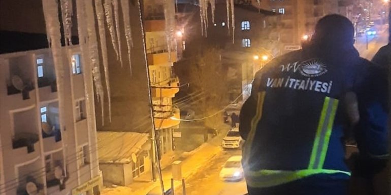 Van ve Bitlis'te 296 yerleşim birimine ulaşım sağlanamıyor