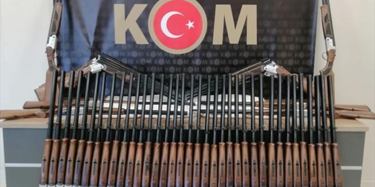 Van'da 50 av tüfeği ile 1272 ilaç ele geçirildi