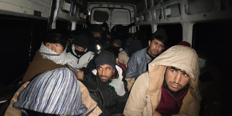Van'da göçmen kaçakçılığı yaptıkları iddiasıyla 26 kişi tutuklandı
