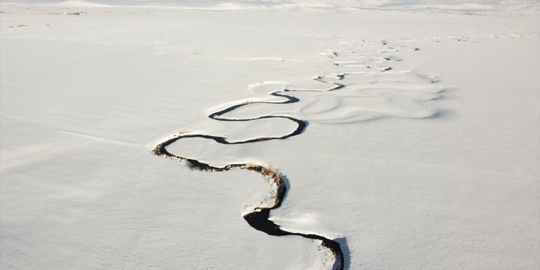 Van'da mesire alanları beyaza büründü