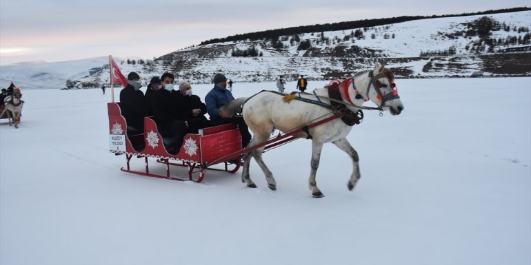 YÖK Başkanı Özvar, Çıldır Gölü'nde atlı kızakla gezdi