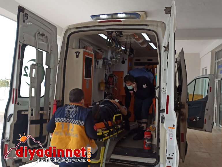 Yolcu otobüsü kaza yapan tıra çarpıp devrildi, 1 kişi öldü, 27 kişi yaralandı1