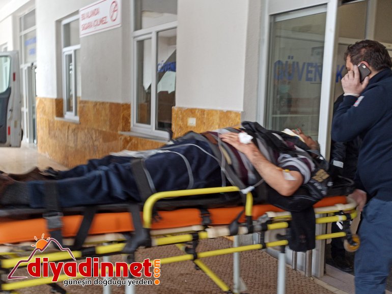 Yolcu otobüsü kaza yapan tıra çarpıp devrildi, 1 kişi öldü, 27 kişi yaralandı2