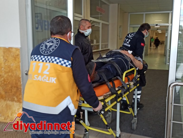 Yolcu otobüsü kaza yapan tıra çarpıp devrildi, 1 kişi öldü, 27 kişi yaralandı3