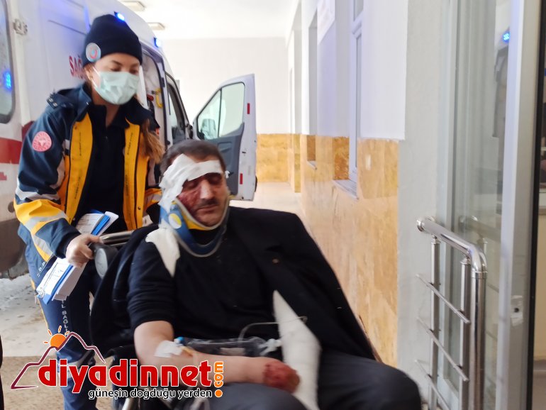 Yolcu otobüsü kaza yapan tıra çarpıp devrildi, 1 kişi öldü, 27 kişi yaralandı5