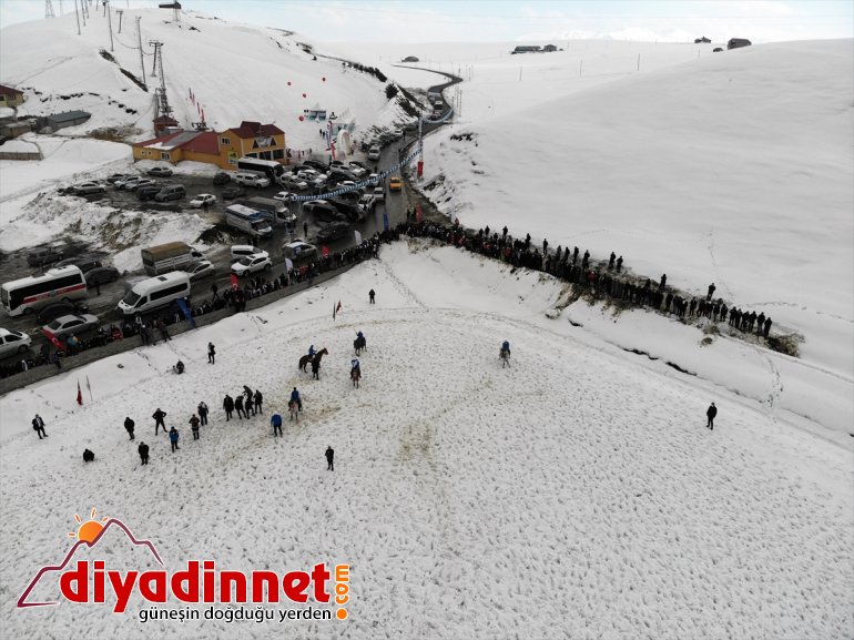 'Ağrı 2. Kar Festivali' Küpkıran Kayak Merkezi'nde başladı