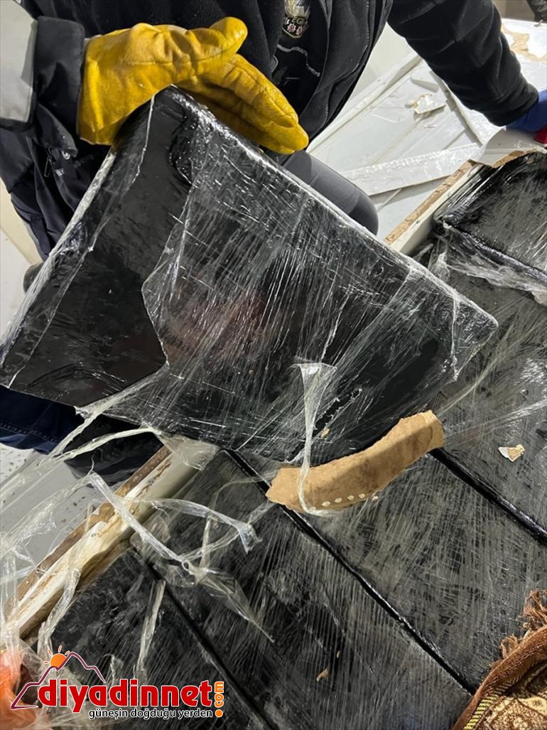 kilo 394 ele AĞRI - 72 Bir geçirildi gram eroin minibüste 1