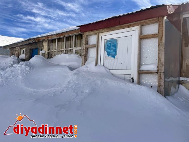 Evlerin kara gömüldüğü Ağrı'daki köylerde yaşam zorlu geçiyor