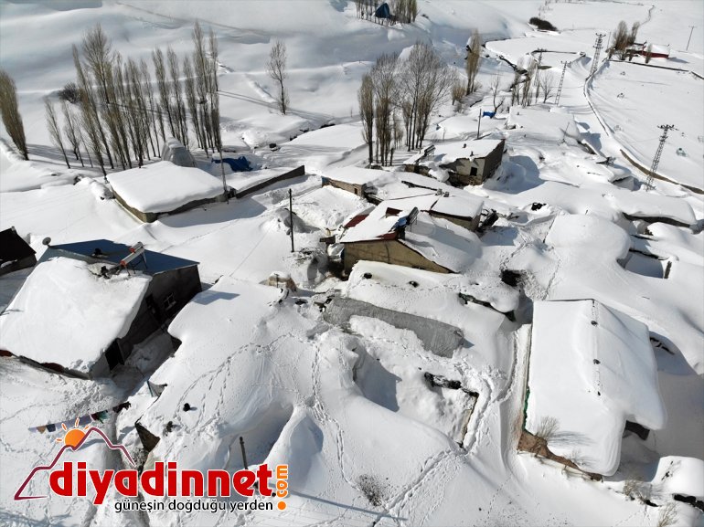 geçiyor köylerde yaşam Evlerin kara zorlu gömüldüğü - Ağrı