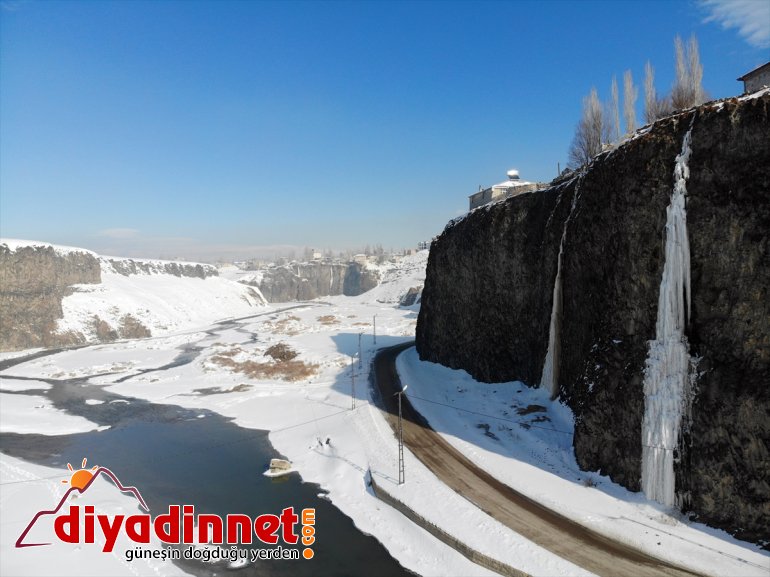 dağcıları buz AĞRI - Murat bekliyor tırmanışı Kanyonu, için 15