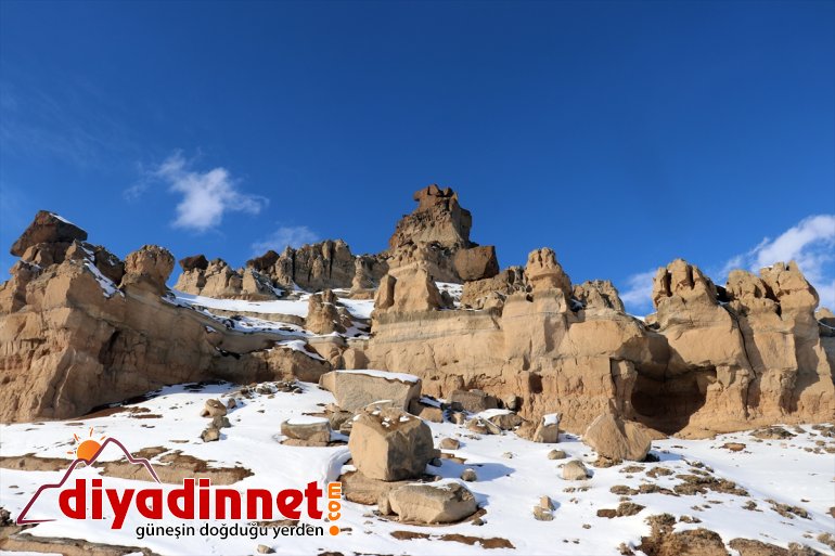 Tarihi Meya Antik Kenti ve çevresindeki peribacaları yeniden beyaza büründü