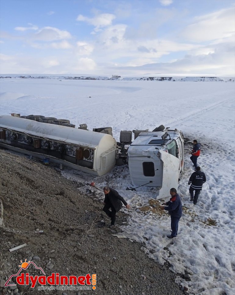 Ağrı'da trafik kazalarında 4'ü polis 5 kişi yaralandı