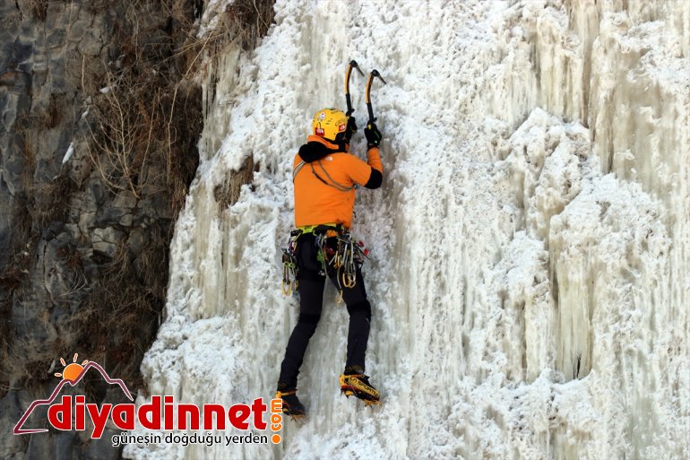 Murat tırmandı sarkıtlarına Ünlü Fındık, sporcularla dağcı (2) - Tunç buz Kanyonu