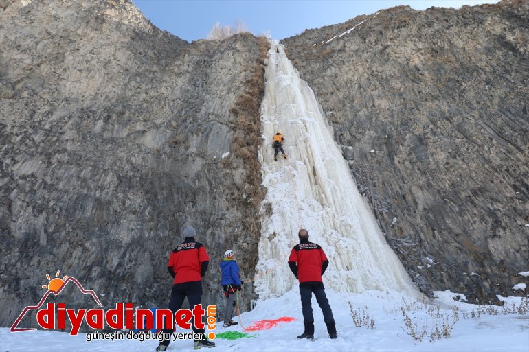 dağcı Tunç Murat buz sarkıtlarına Kanyonu