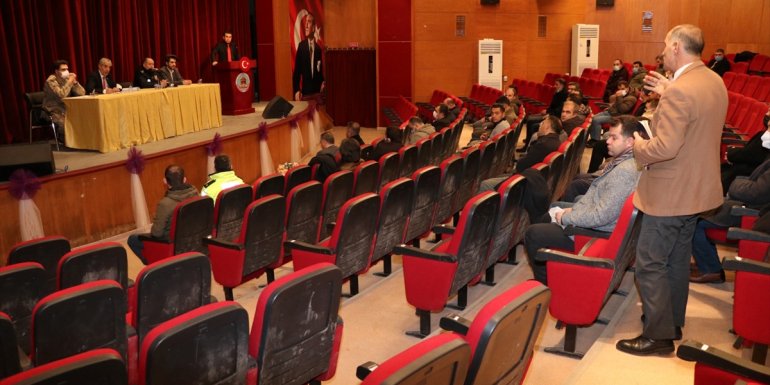 Ahlat'ta okul güvenliği toplantısı yapıldı