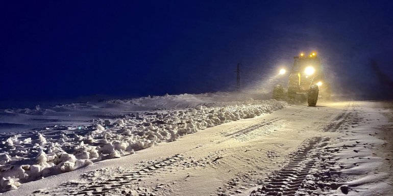 Ardahan'da kar ve tipi ulaşımı aksatıyor