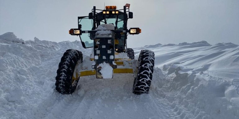 ARDAHAN - Kardan kapanan 18 köy yolu ulaşıma açıldı1