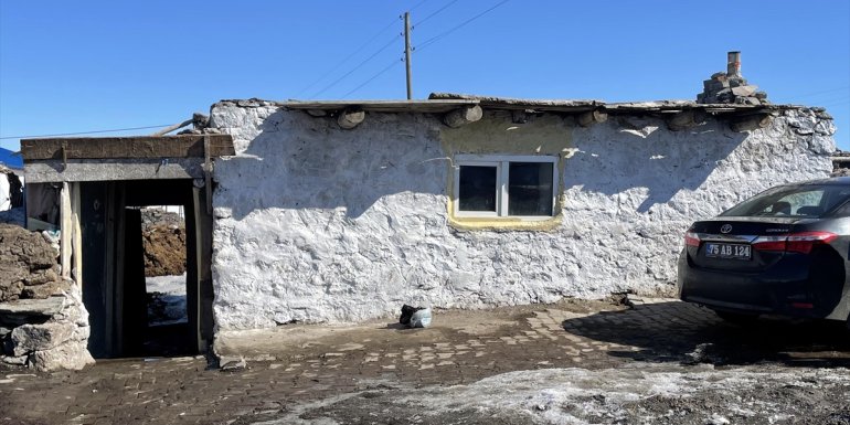 Köy bakkalı "kitap yuvası" oldu