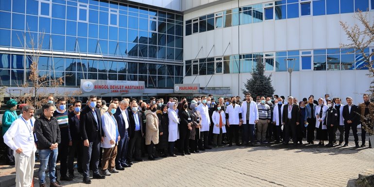 BİNGÖL - Bir hasta ve yakını, muayenenin geciktiği iddiasıyla doktoru darbetti1