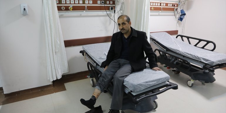 Bingöl'de sokak köpeklerinin saldırısına uğrayan imam yaralandı