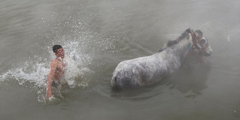 BİTLİS - Budaklı kaplıcası fotoğraf tutkunlarının ilgi odağı oldu1