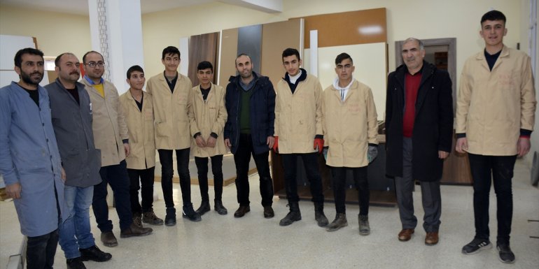 Tatvan'da meslek lisesi öğrencileri mobilya tasarım ve üretimi yapıyor