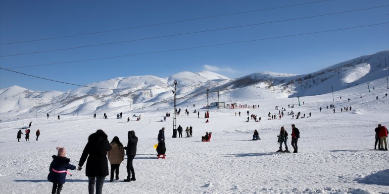 Bitlis'te kayak merkezinde yarıyıl tatili yoğunluğu
