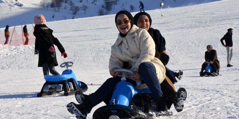 Bitlis'teki kayak merkezi yarıyıl tatilinin son günlerinde çocuklarla şenlendi
