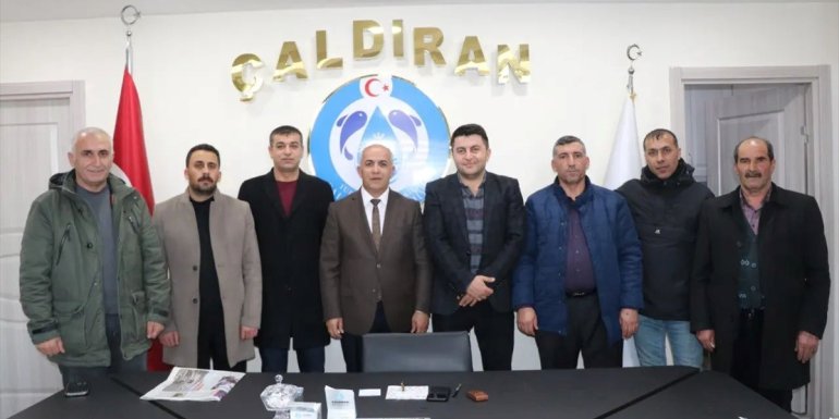 Çaldıran Belediye Başkanı Ensari muhtarlarla bir araya geldi1