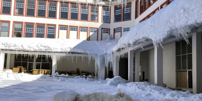 Doğu'da üç ilde 17 yerleşim birimine ulaşım sağlanamıyor