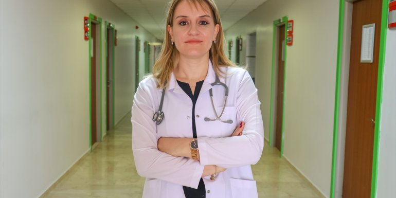 Doktorlar sosyal medya yayınlarıyla akciğer hastalıklarını ve Kovid-19'u anlatacak