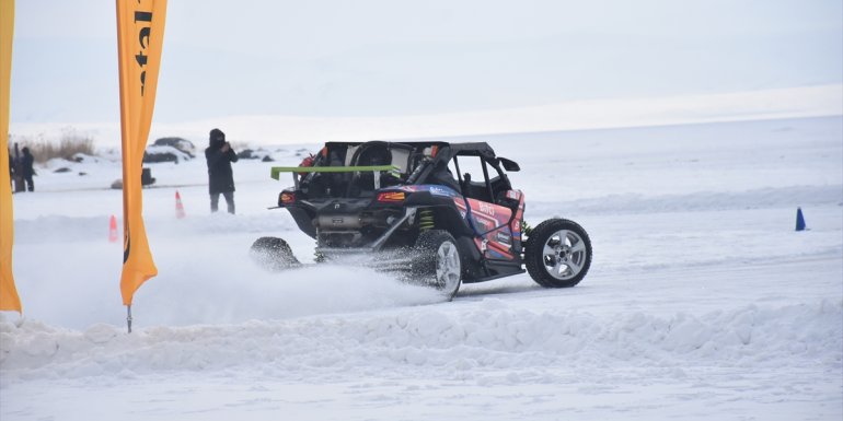 Donan Çıldır Gölü